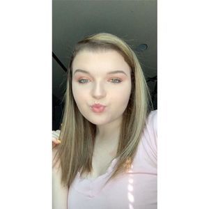 Meet your Posher, Eva